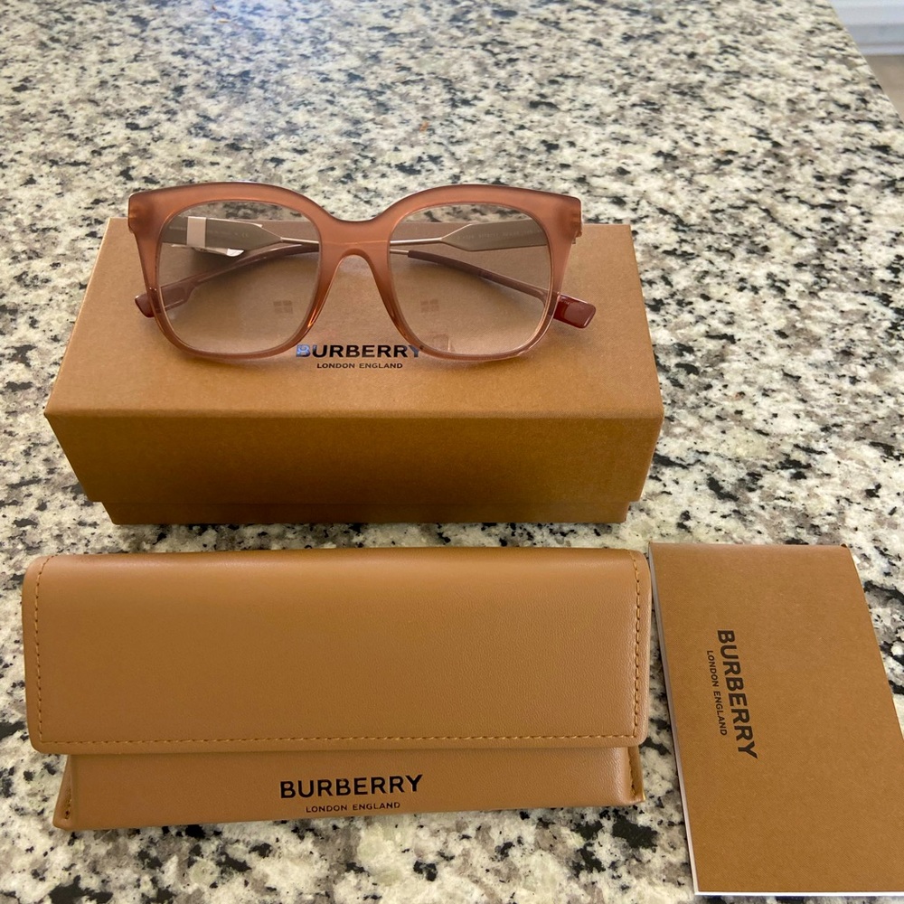 Authentic Burberry sunglasses bnwt